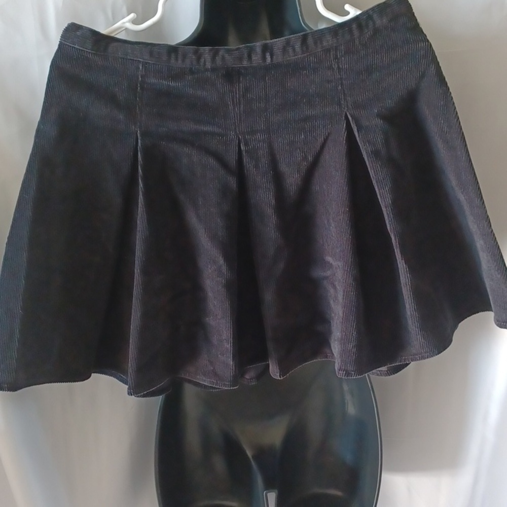 SO Size 11 Skirt Black Corduroy Pleated A Line Mini Skirt Stretch NWT, 16" lg